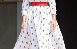 Melania Trump volta a usar guarda-roupa de luxo em visita à Índia