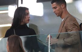 Gritos e berros. Cristiano Ronaldo e Georgina discutem à frente de todos antes de embarcarem no jato privado