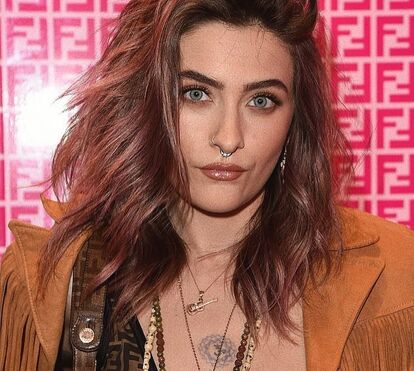 Paris Jackson quebra o silêncio e fala como foi a infância junto ao pai Michael Jackson