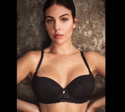 Mãe Natal sexy! Georgina Rodríguez arrasa em lingerie vermelha