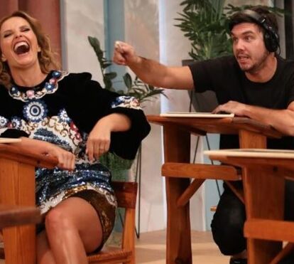 E o distanciamento? Cristina Ferreira posa encostada a Joana Barrios e é criticada: 'Péssimo exemplo'