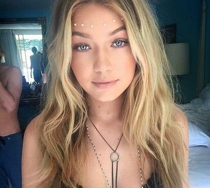  Imite as famosas e veja como fazer uma maquilhagem cheia de brilho para o Carnaval!