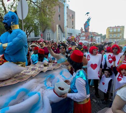 E agora, o mais 'português': a loucura do Carnaval de Torres Vedras
