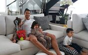 Filhos de Cristiano Ronaldo encantam em novos vídeos