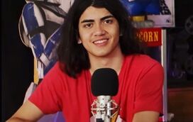 Filho mais novo de Michael Jackson faz 18 anos e compra mansão de 2 milhões