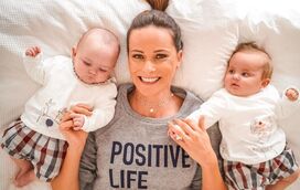 Lindas! Helena Costa derretida com filhas gémeas após ter vivido pesadelo