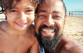 Ator Sabri Lucas mostra-se no hospital com o filho, à espera do teste de covid-19