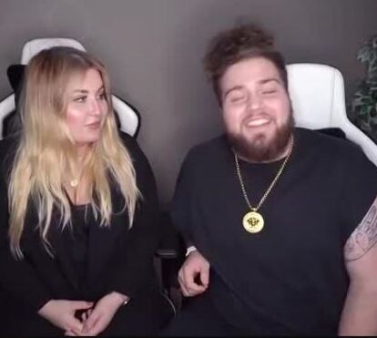YouTuber milionário português acaba namoro no dia de São Valentim, filma tudo e descuida-se à frente de todos. O público vinga-se