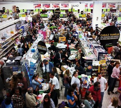 Governo pede calma: 'Não há razões para a corrida aos supermercados'
