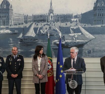 Governo proíbe consumo de álcool na rua e suspende aulas e exames de condução devido à pandemia de coronavírus