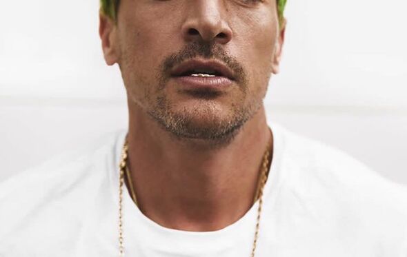 Simon Rex