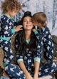 Mães, filhos, pijamas iguais 
