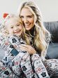 Mães, filhos, pijamas iguais 