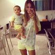 Mães, filhos, pijamas iguais 