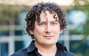 cientista da Califórnia Jacob Glanville, CEO da Distributed Bio e mais conhecido como um dos médicos que participou no documentário da Netflix, Pandemia