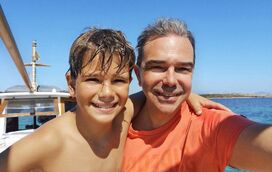 Diretor da TVI Nuno Santos fica quase em lágrimas com mensagem surpresa em direto do filho Pedro