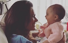 O vídeo mais fofo que vai ver hoje! Cláudia Vieira mostra gargalhadas da filha Caetana