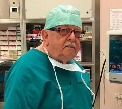 Pondo em risco a própria vida: Aos 85 anos, médico volta a trabalhar para curar doentes