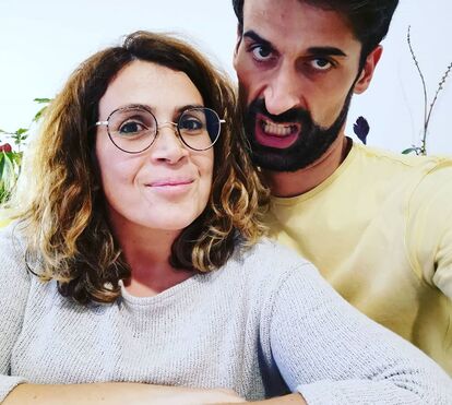 Sem as três filhas e o marido, mulher de António Raminhos vai de férias sozinha
