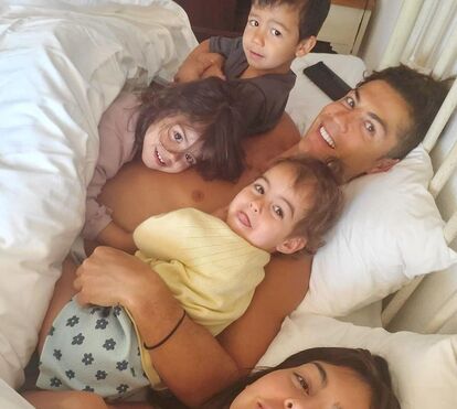 Alana Martina derrete fãs de Cristiano Ronaldo... tudo por causa de chocolate