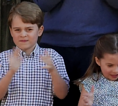 Todos juntos! William, Kate, George, Charlotte e Louis aplaudem médicos e enfermeiros em novo vídeo adorável