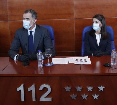 Felipe VI e Letizia surgem pela primeira vez de máscaras após vários dias de isolamento