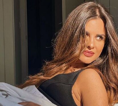 Já se sabe quem é a jovem que aparece seminua num direto de jornalista espanhol