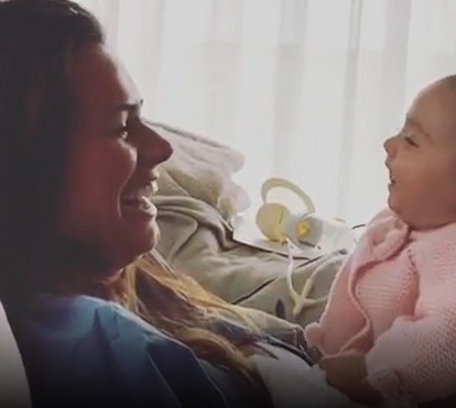 O vídeo mais fofo que vai ver hoje! Cláudia Vieira mostra gargalhadas da filha Caetana
