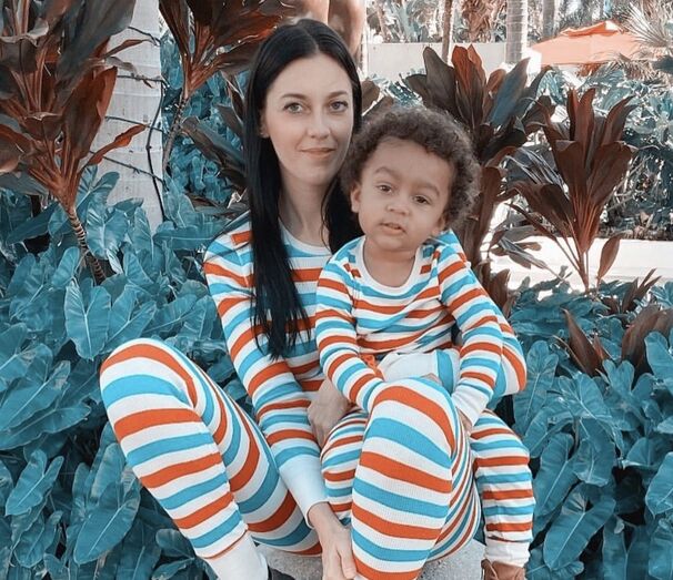 Mães, filhos, pijamas iguais 