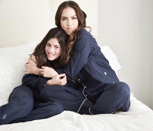 Mães, filhos, pijamas iguais 