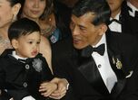 O príncipe herdeiro da Tailândia, Dipangkorn Rasmijoti Sirivibulyarajakumar, filho de Rama X