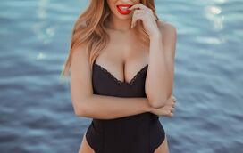 Alta tensão! Raquel Jacob toda nua na banheira