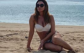 Depois de operação de urgência às costas, Sílvia Rizzo mostra-se de biquíni na praia