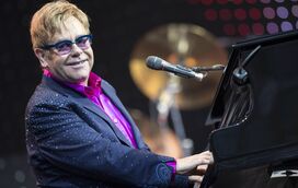 Elton John: Tem fortuna de 400 milhões mas despediu a banda por causa da Covid-19