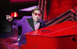E assim se diz adeus: Elton John abandona os palcos ao fim de 52 anos a correr o mundo