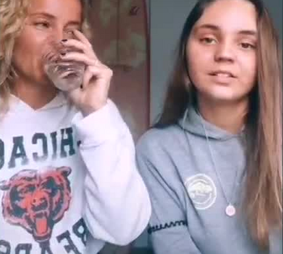 Depois da filha de Pedro Lima cuspir no pai, agora a filha de Bárbara Norton de Matos cuspiu na mãe. A reação da atriz