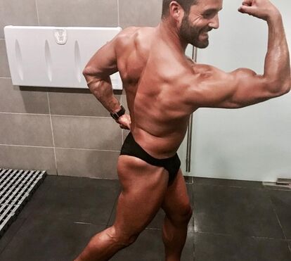 Só faltava esta! Hélder trabalha para sex shop e vira dançarino do varão: 'Eu agrado a 90% das mulheres'