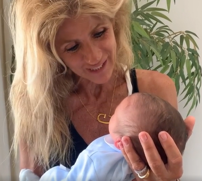 Apesar da pandemia, Bibá Pitta já conseguiu conhecer - e até beijar! - o 2.º neto. Veja o vídeo ternurento!
