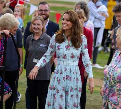 Os vestidos florais são os preferidos de rainhas e princesas