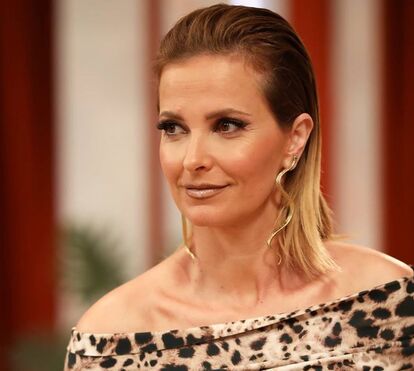 Ela não 'dorme'! Até de férias, Cristina Ferreira põe vestido, tira vestido... só para ganhar dinheiro