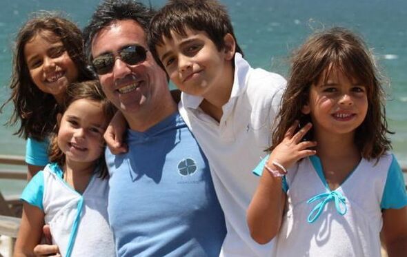 O filho de Marcelo Rebelo de Sousa, Nuno, com os netos do Presidente
