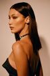 Bella Hadid - pelos ombros