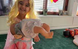 Tão giros! Filhos de Ronaldo e Georgina passam o domingo mascarados