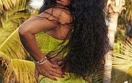 As curvas perfeitas de Rihanna com a sua nova coleção de lingerie