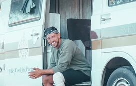 Solidão! Sozinho, Ângelo Rodrigues volta a partir 