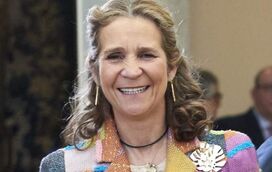 Infanta Elena troca férias com Letizia e com a mãe para estar com o pai em Abu Dabi