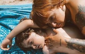 Amor de mãe! A mensagem de Carolina Deslandes para o filho autista: "O Santi não é normal. É extraordinário"