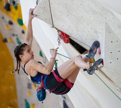 Tragédia. Alpinista prodígio de 16 anos morre ao cair de falésia quando escalava sem cordas