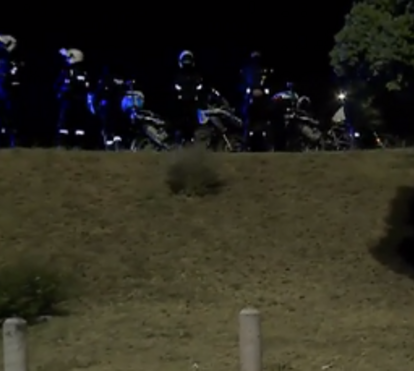 Mil pessoas em festa na praia de Carcavelos. PSP foi obrigada a intervir