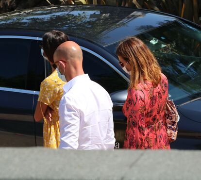 Dor profunda. As primeiras imagens da mulher de Pedro Lima no velório do ator